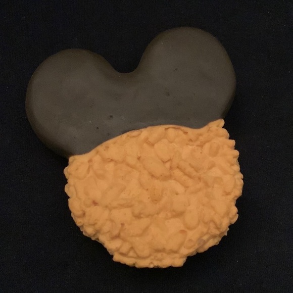 Mickey Mouse shaped rice krispie treat magnet NWT